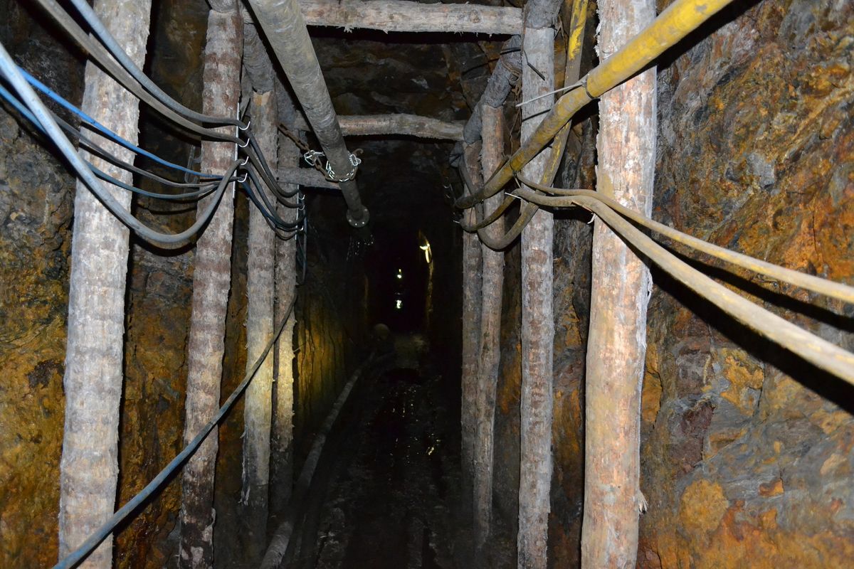 Rydułtowy: Silny wstrząs w kopalni węgla. Jeden górnik nie żyje, ośmiu poszkodowanych. Trwa akcja wydobycia zmarłego