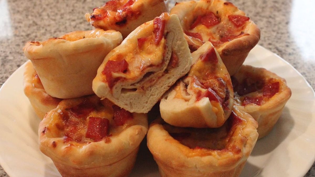 Pizzowe muffiny to idealny pomysł na przekąskę. 