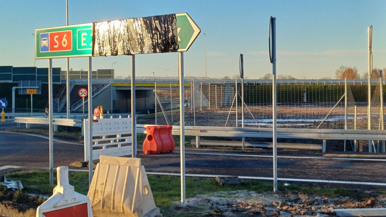 Sławno: Na budowie ekspresowej drogi S6 zamontowano oznakowanie