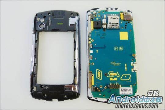 Sony Ericsson Xperia Play rozebrany na części pierwsze [galeria] 8