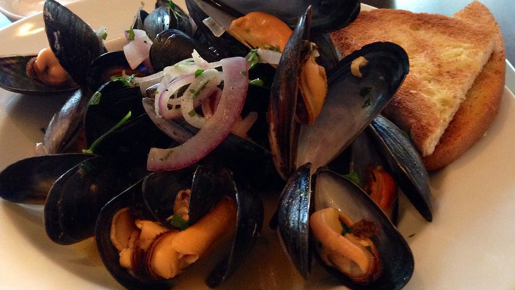 Omułek jadalny poddany obróbce nawilżającej mięso