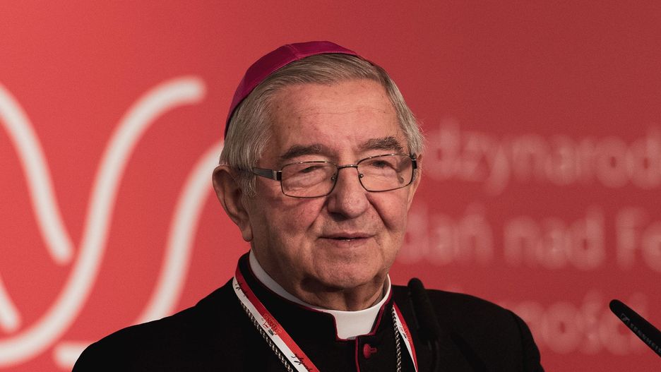 Arcybiskup Głódź został sołtysem. O. Gużyński mówi o skandalu
