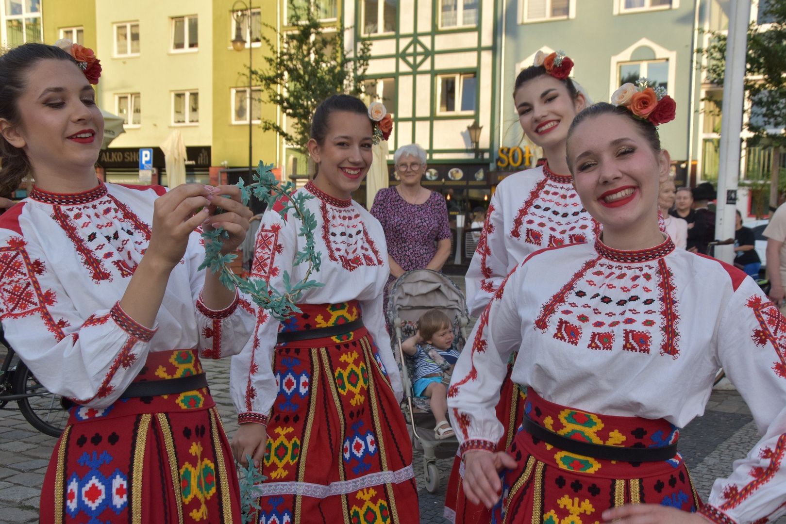 Koncert inaugurujący XXVIII Międzynarodowy Festiwal Tańca Folk Przystań odbył się 29 czerwca na Starym Rynku.