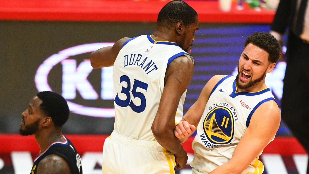 Getty Images / Brian Rothmuller/Icon Sportswire / Na zdjęciu: Kevin Durant i Klay Thompson