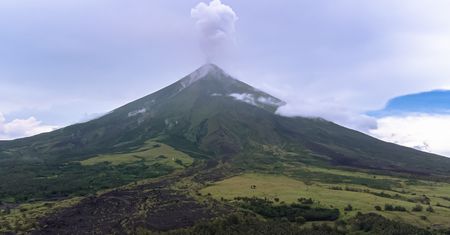 Erupcja wulkanu na Filipinach. Ewakuowano już blisko 87 tysięcy osób