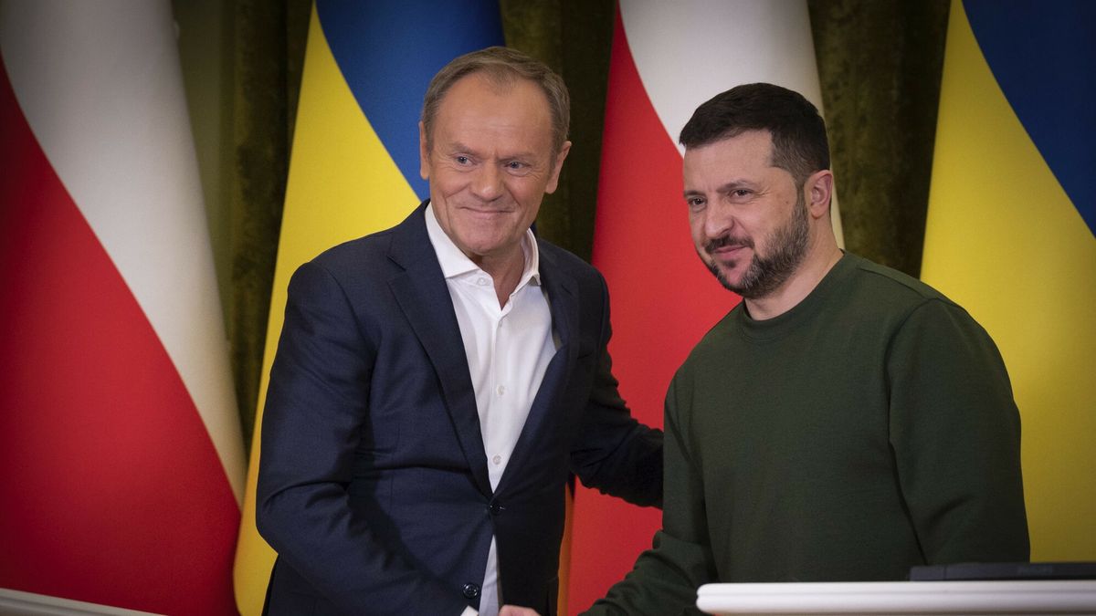 Premier Tusk z wizyt? w Kijowie
Poland's Prime Minister Donald Tusk, left, and Ukrainian President Volodymyr Zelenskyy shake hands during their meeting in Kyiv, Ukraine, Monday, Jan. 22, 2024. (Ukrainian Presidential Press Office via AP)