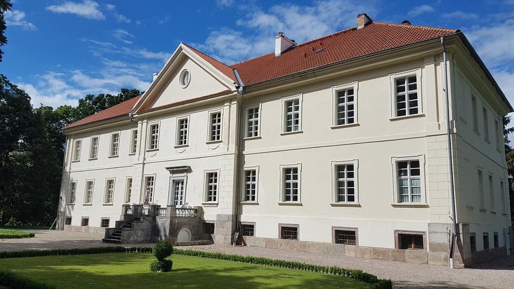 Pałac w Nakomiadach - dziś działa tu pensjonat i manufaktura ceramiki