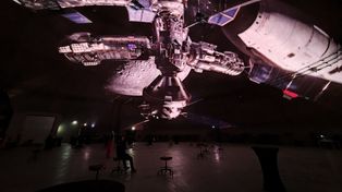 Kosmiczna misja i własny film. Nowa atrakcja Alvernia Planet pod Krakowem przyciąga rodziny. Czyli jak zostać astronautą w jeden dzień