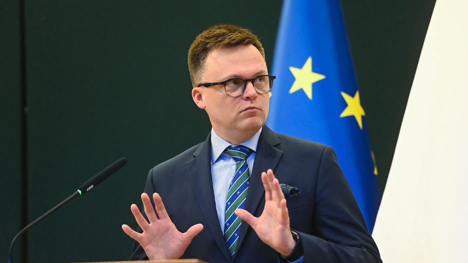 Warszawa, 13.05.2024. Marszałek Sejmu Szymon Hołownia podczas wykładu pt. "Sejm � nowe otwarcie. O poprawie debaty parlamentarnej i legislacji pół roku po wyborach", 13 bm. w Szkole Głównej Handlowej w Warszawie. (ad) PAP/Piotr Nowak