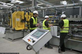 Firmy zwalniają pracowników. Eksperci: to są lokalne dramaty, tragedii na rynku nie ma