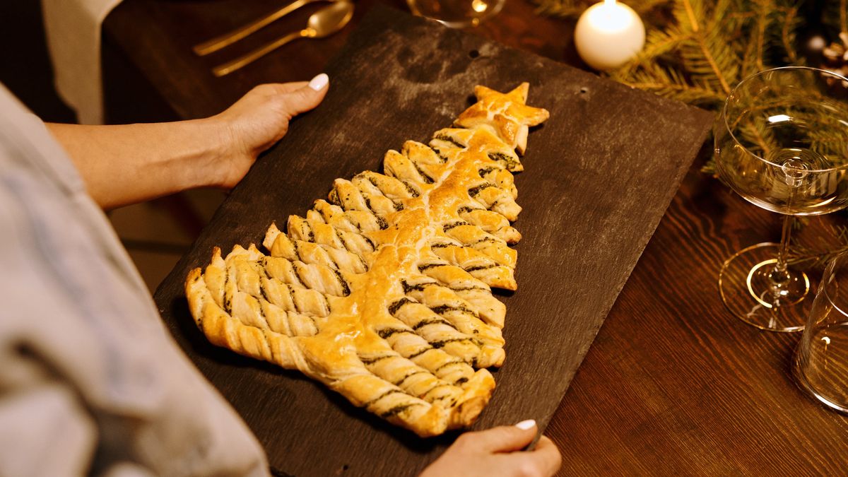 Ciasto choinka z makiem to pyszny i banalnie prosty w wykonaniu deser.