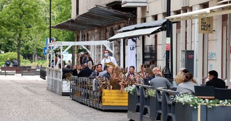 Tak jedzą warszawiacy. Nowe badanie pokazuje nawyki w stolicy