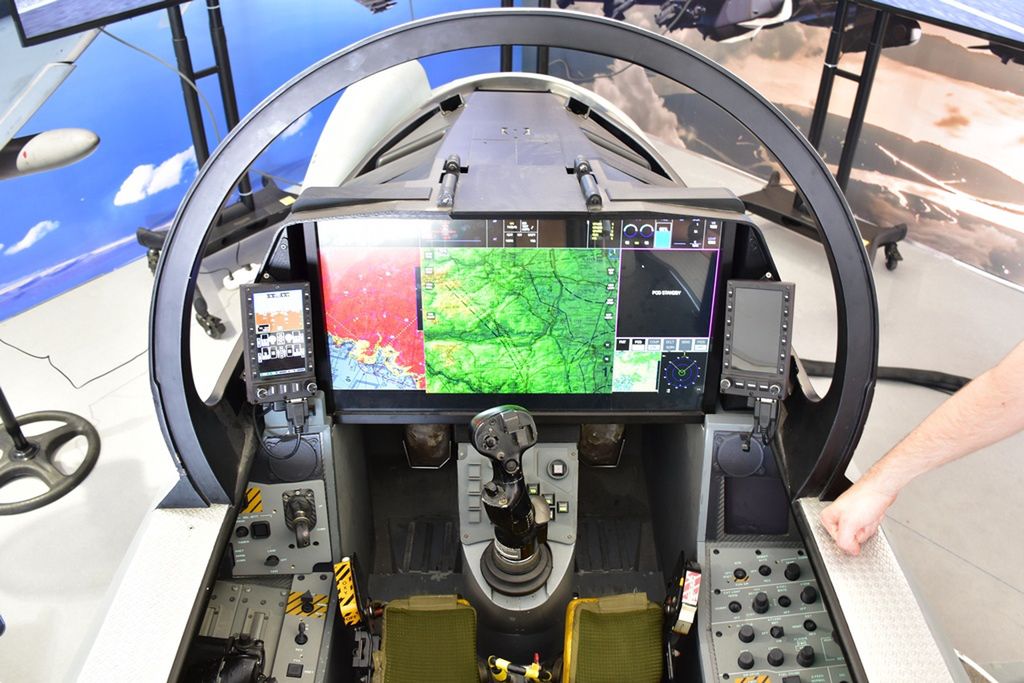 Ekran wielkoformatowy produkcji Collins Aerospace