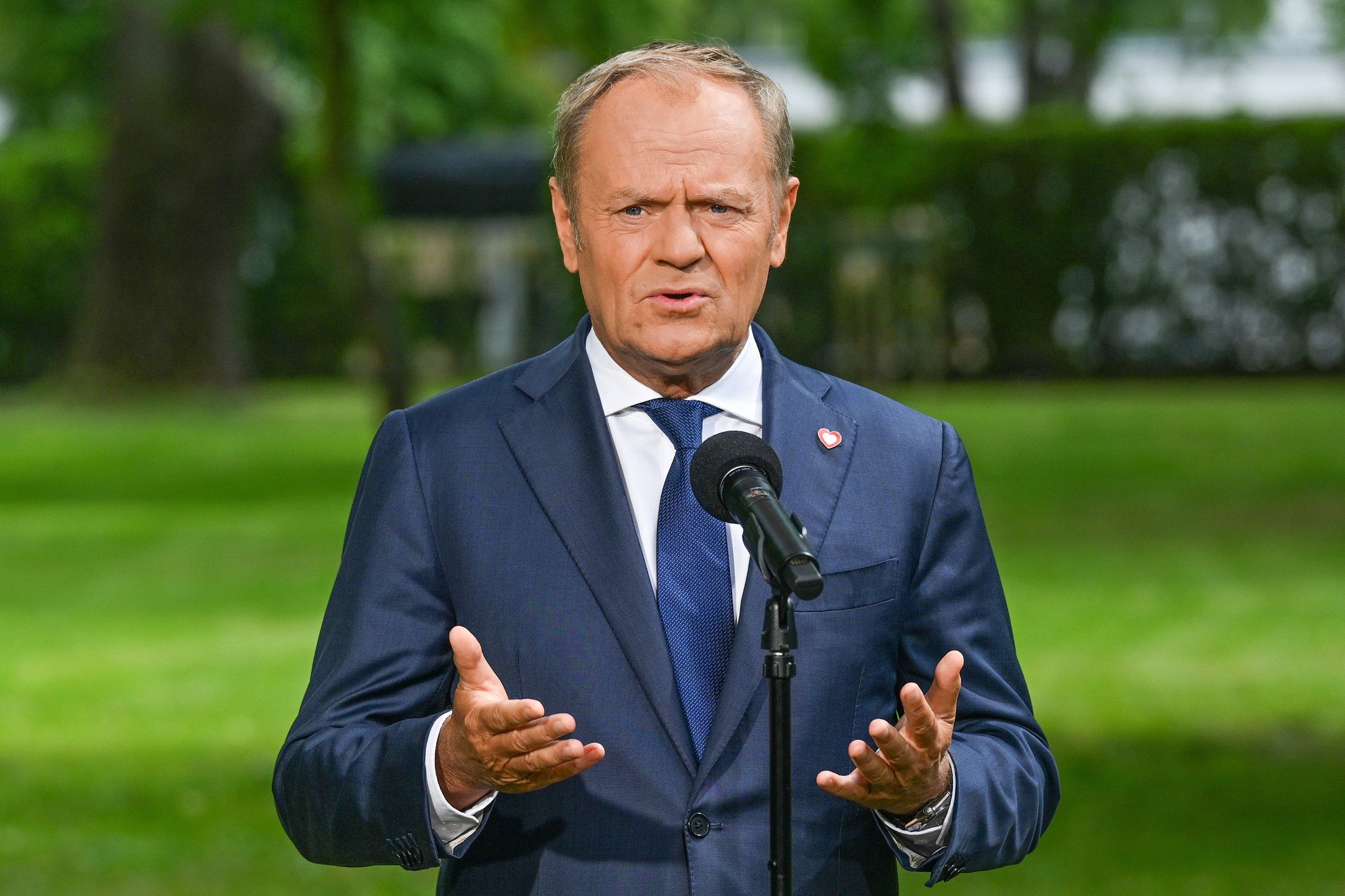 Donald Tusk
Radek Pietruszka
briefing prasowy, Kancelaria, konferencja prasowa, KPRM, ogrody
