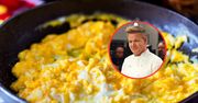 Dodaj łyżkę do jajecznicy. Gordon Ramsay nigdy nie pomija tego kroku