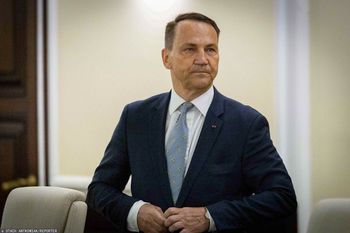 Sikorski: będziemy dążyć do uwolnienia reszty więźniów, w tym Poczobuta