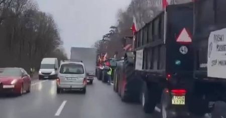 Kolumna ciągników pod Poznaniem. Prawie 500 pojazdów