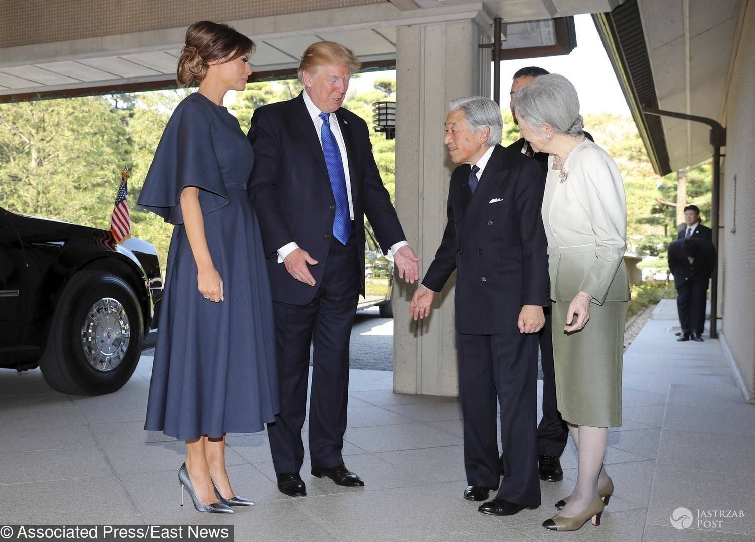 Melania i Donald Trump w Japonii zostali powitani przez cesarza Emperor Akihito i cesarzową Empress Michiko