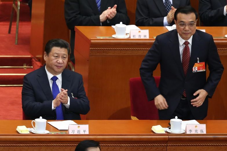 Premier Li Keqiang (po prawej) z prezydentem Xi Jinpingiem</br>podczas sesji parlamentu