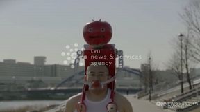Gratka dla biegaczy prosto z Japonii. "Pomidobot" karmi w trakcie treningu