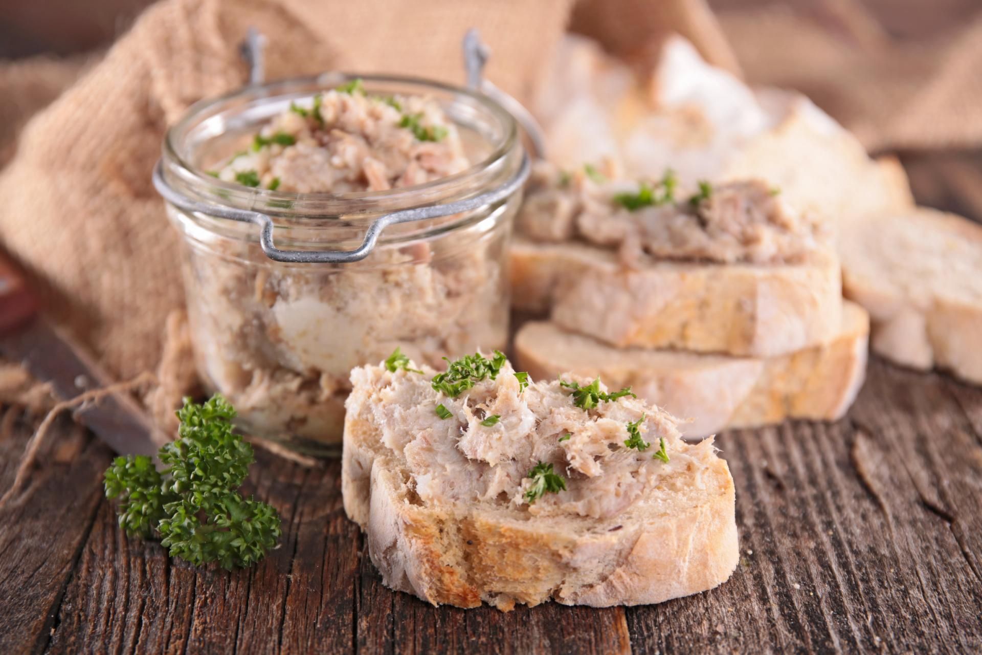Rillette (rillettes) - co to jest, kalorie i wartości odżywcze, przepis ...