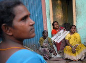 Indie uciekają przed cyklonem. Już 22 osoby zginęły