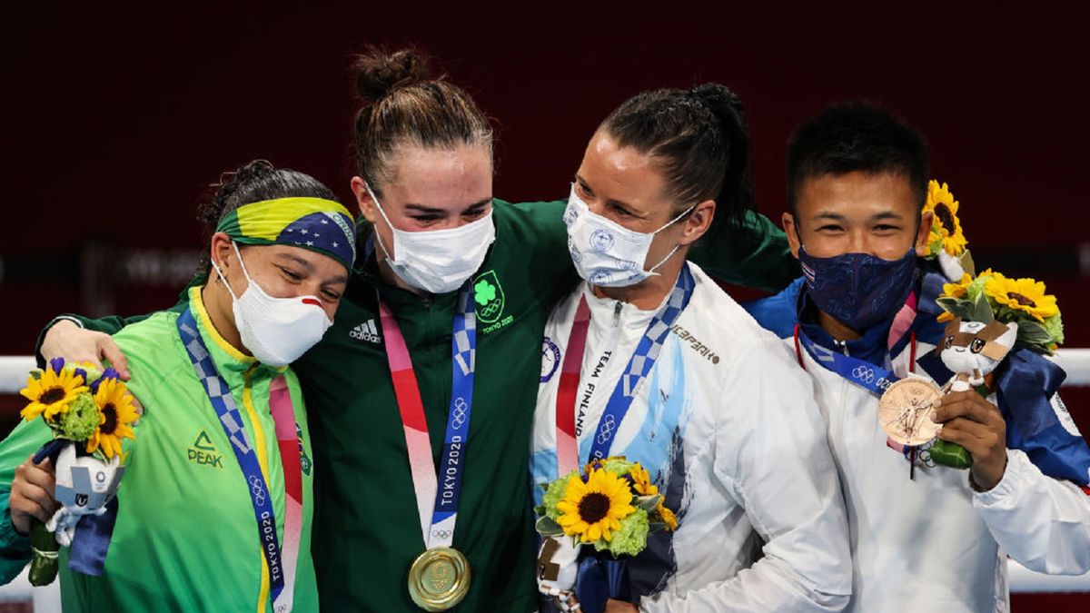 Getty Images / Elif Ozturk Ozgoncu/Anadolu Agency / Na zdjęciu: Kellie Harrington (druga z lewej) na podium