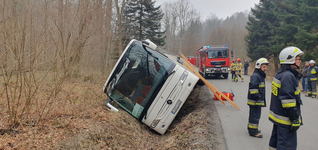 Poważny wypadek autokaru. Trzy śmigłowce LPR lecą na miejsce