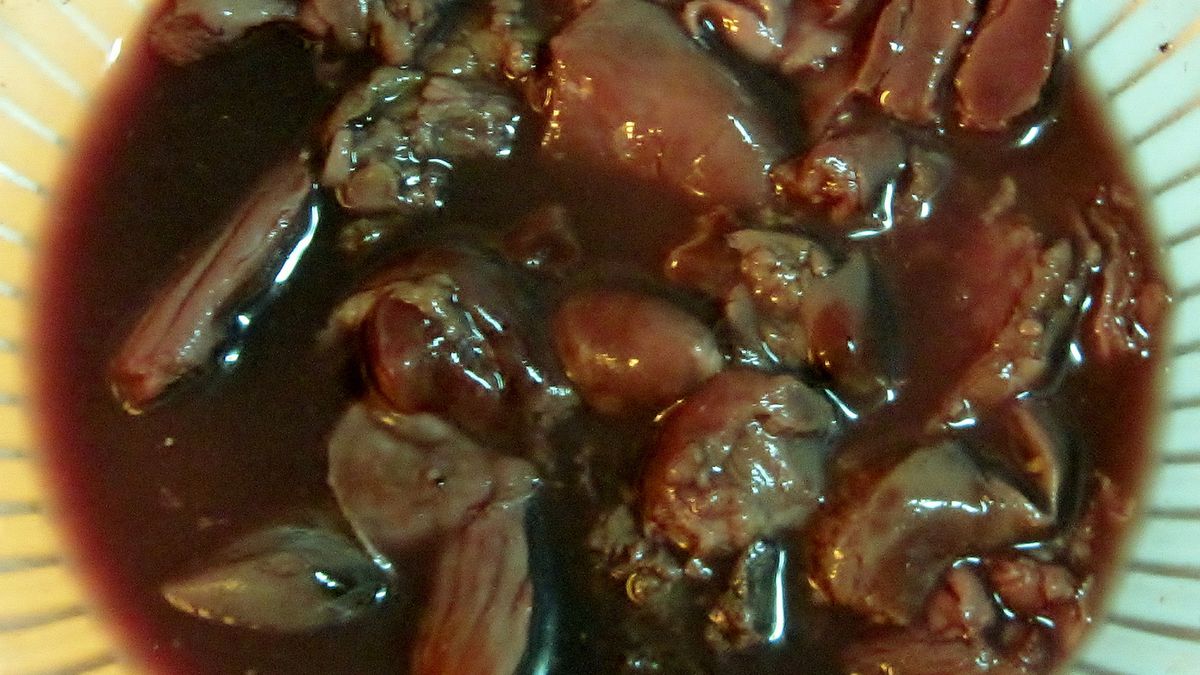 Podroby z indyka gotowane na wolnym ogniu