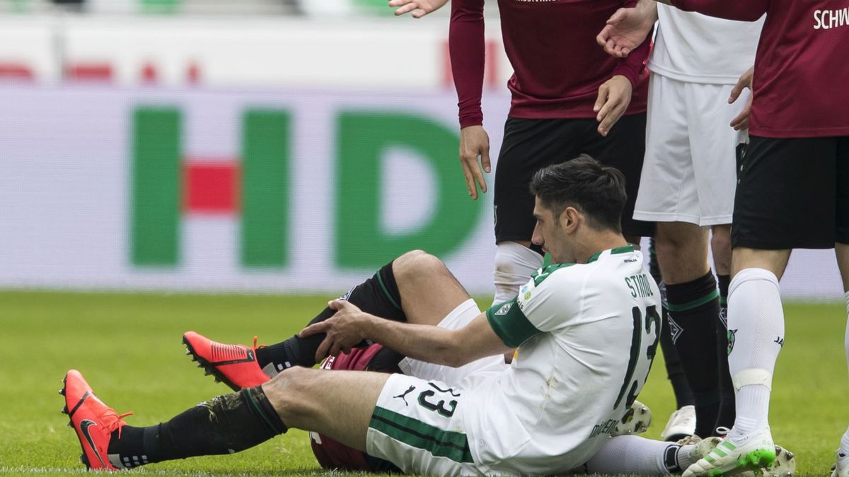 Lars Stindl (Borussia Moenchengladbach) po kontuzji w meczu z Hannover 96