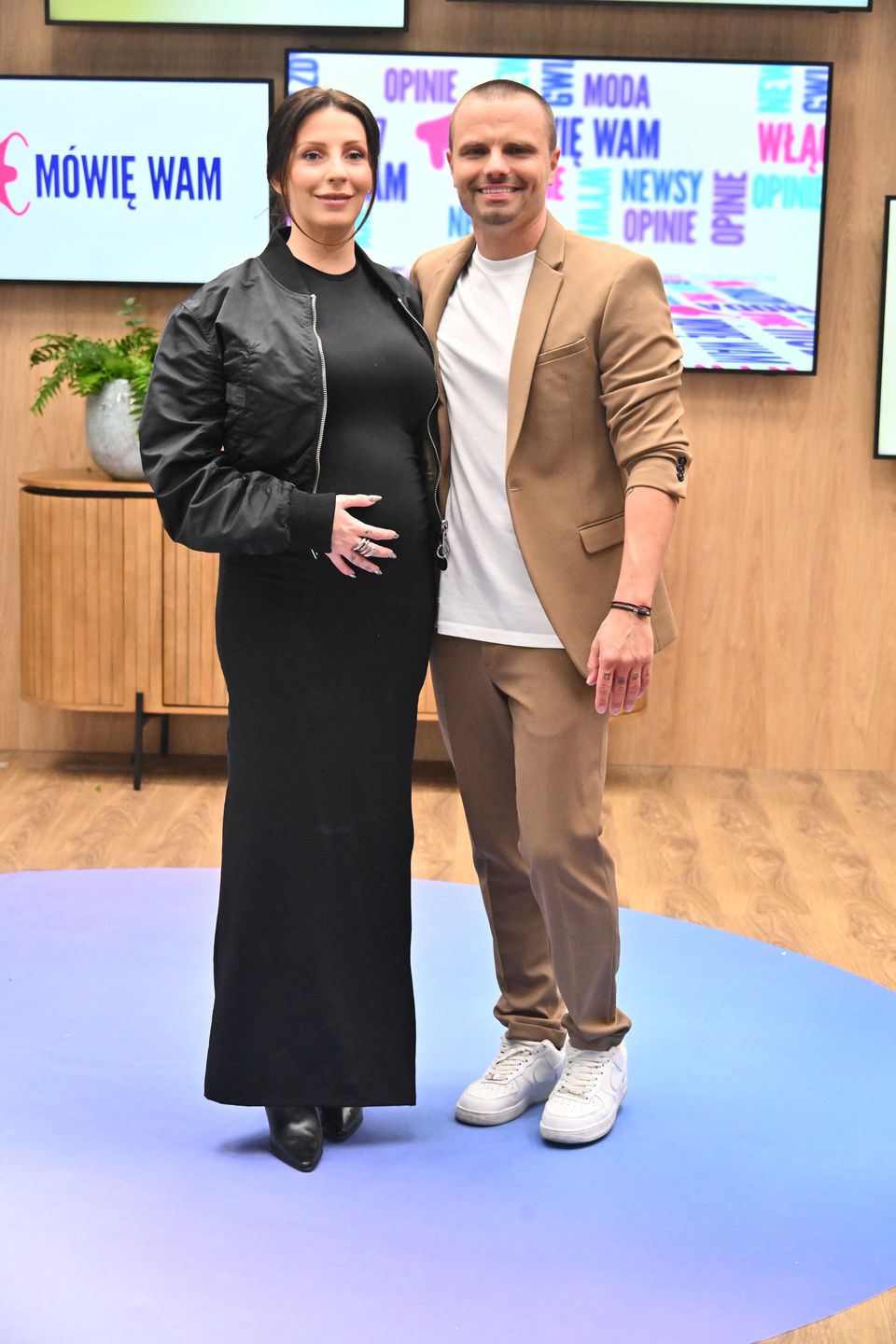 Marcin Hakiel i Dominika Serowska na planie programu TVN
