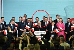 Morawiecki na samym końcu. Tuż za Kaczyńskim ktoś zupełnie inny