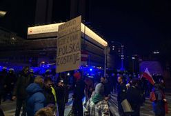 "PiS wyprowadza nas z Unii". Prounijna manifestacja w Warszawie. Protestujący przeszli przed siedzibę PiS