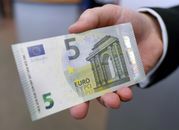 Nowe banknoty o nominale 5 euro - od czwartku w UE