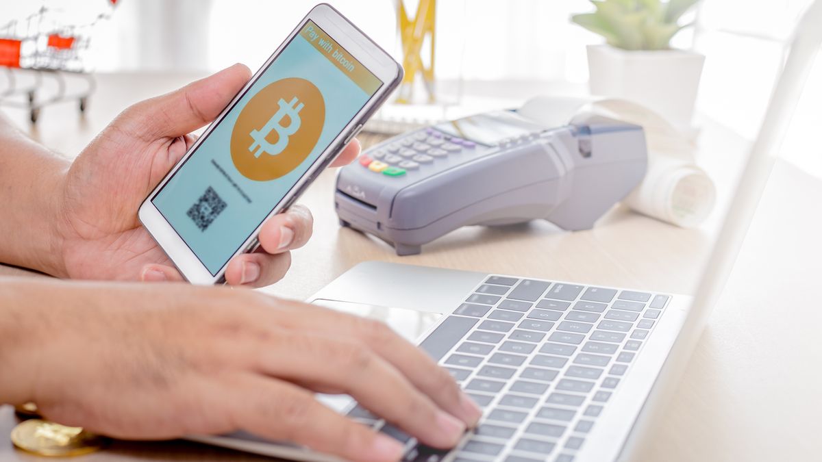 Bitcoin stabilizuje notowania po ostatnich spadkach, a w niedzielę nawet zyskał na wartości