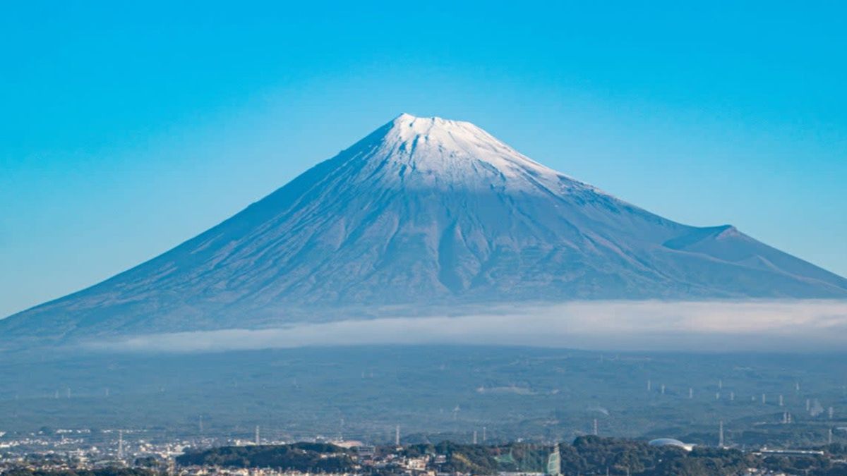 Mount Fuji bez śniegu w październiku.