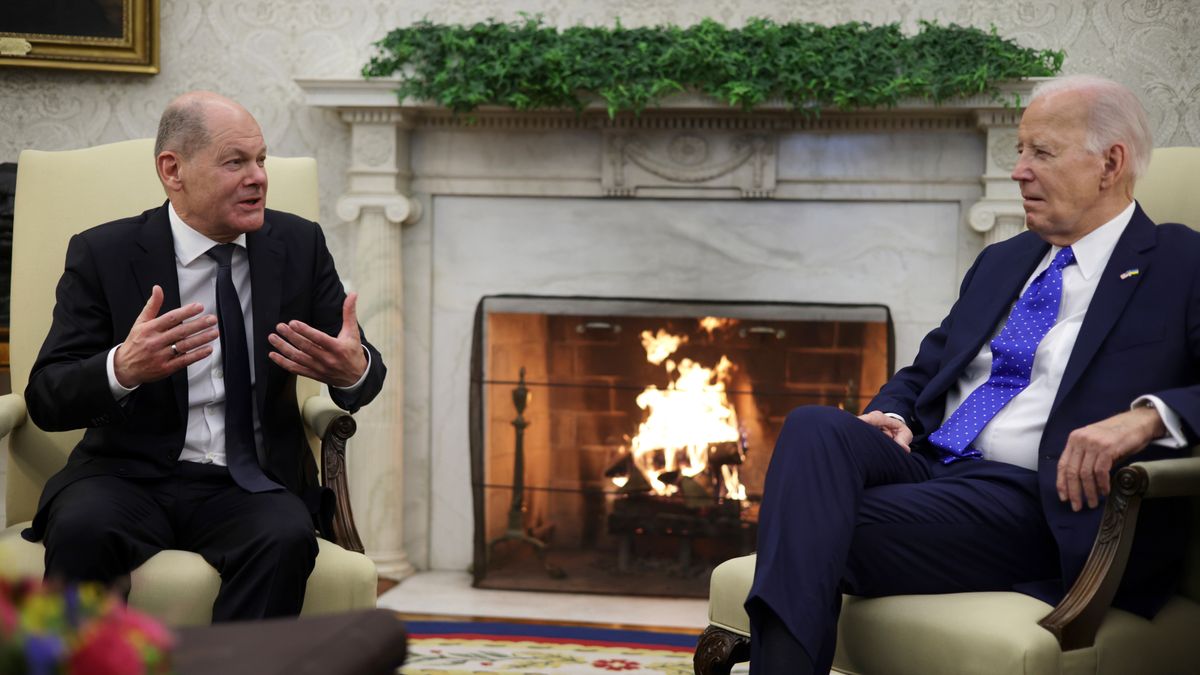 WASHINGTON, DC - FEBRUARY 09: U.S. President Joe Biden (R) participates in a bilateral meeting with German Chancellor Olaf Scholz (L) at the Oval Office of the White House on February 9, 2024 in Washington, DC. The two counterparts met to discuss to continue funding to help Ukraine in the battles with Russia and the current situation the war between Israel and Hamas.  (Photo by Alex Wong/Getty Images)