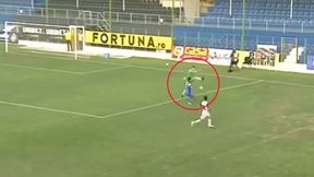 Fatalny kiks bramkarza w lidze rumuńskiej. Zobacz, co zrobił Valentin Cojocaru (wideo)