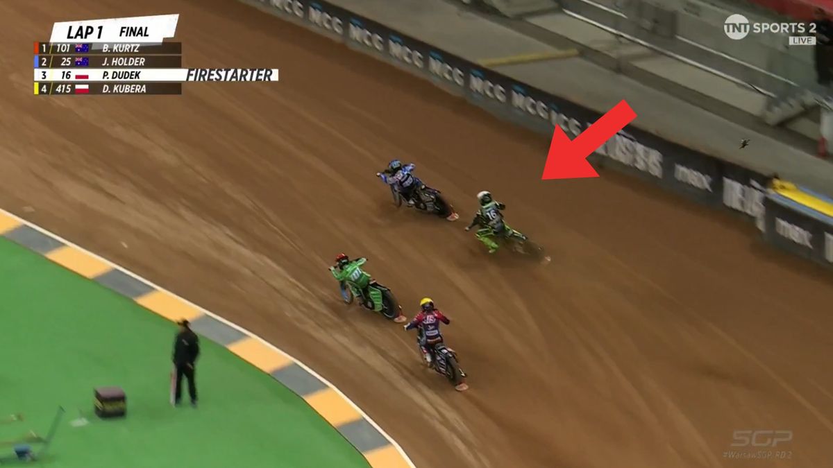 Twitter / speedwaygp / Atak Patryka Dudka w finałowym biegu SGP w Warszawie