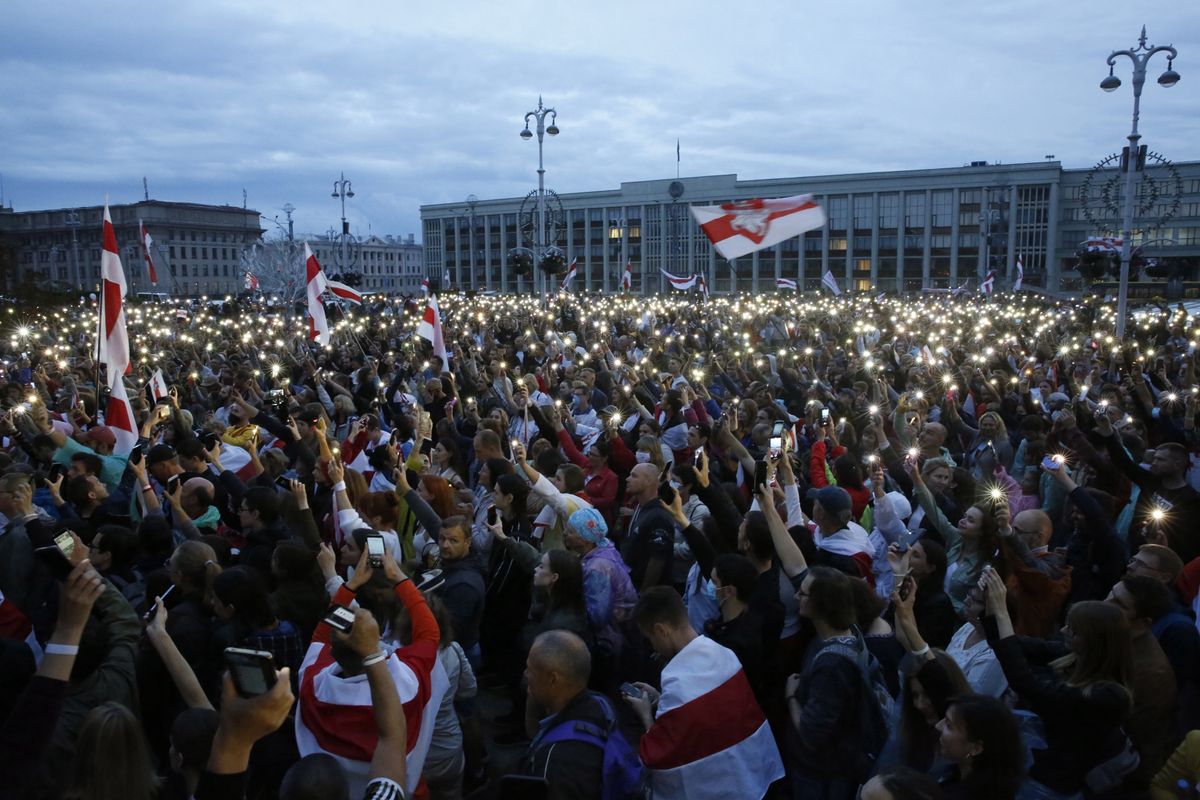 
Białoruś. Zatrzymania w Mińsku podczas wiecu z okazji 29. rocznicy odzyskania niepodległości