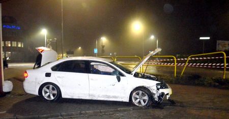 Dachował na rondzie. Alkomat nic nie wykazał, ale policjanci drążyli dalej