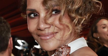 Oscary 2023. Halle Berry wyglądała jak bogini. Tylko spójrzcie na te kwiaty