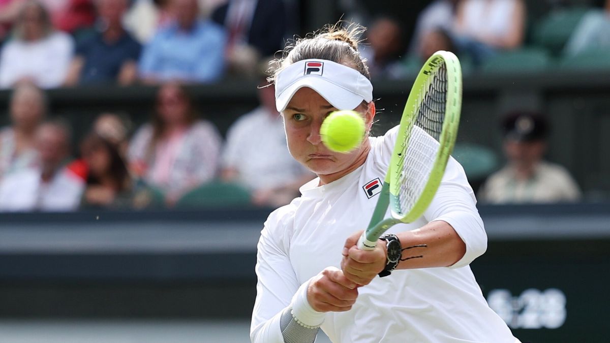 PAP/EPA / Adam Vaughan / Barbora Krejcikova w półfinale Wimbledonu z Jeleną Rybakiną