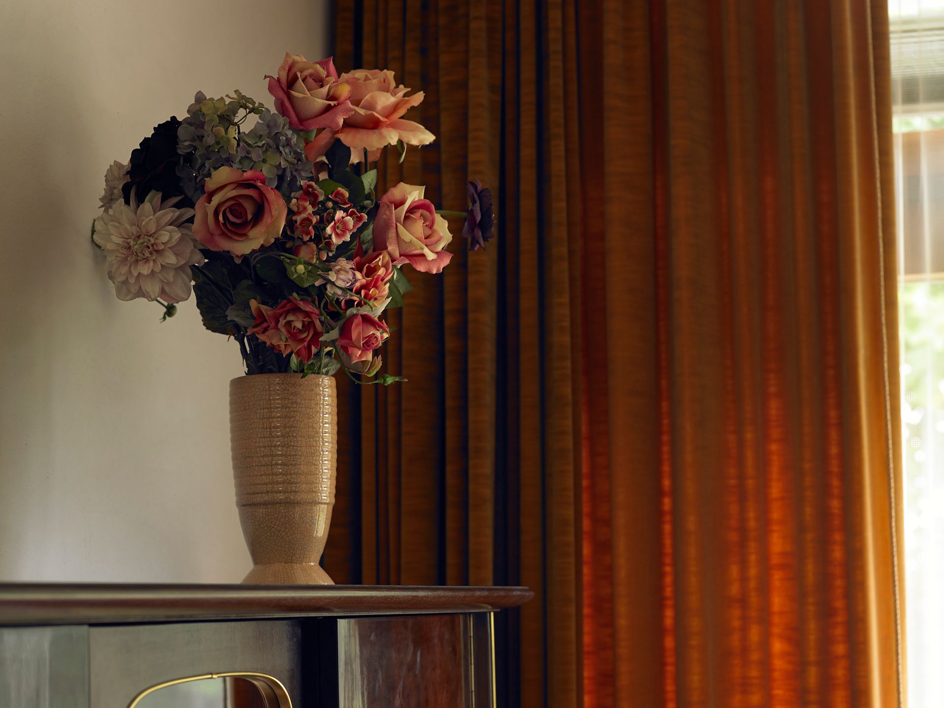 Holenderska fotografka snuje wyobrażenia o idealnym małżeństwie w nietuzinkowym projekcie 10