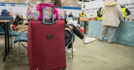 Bagaż pełen gotówki. Seniorka o krok od utraty oszczędności