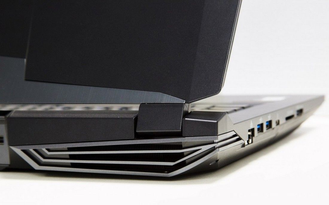 Hyperbook X77DM-G: laptop do gier z desktopowymi podzespołami 2