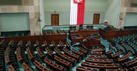 Sejm z nowym regulaminem. Hołownia mówi o "epokowej zmianie"