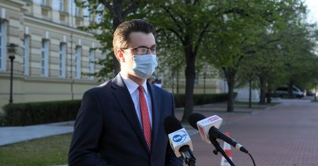 Luzowanie obostrzeń w Polsce. Decyzje zapadną we wtorek