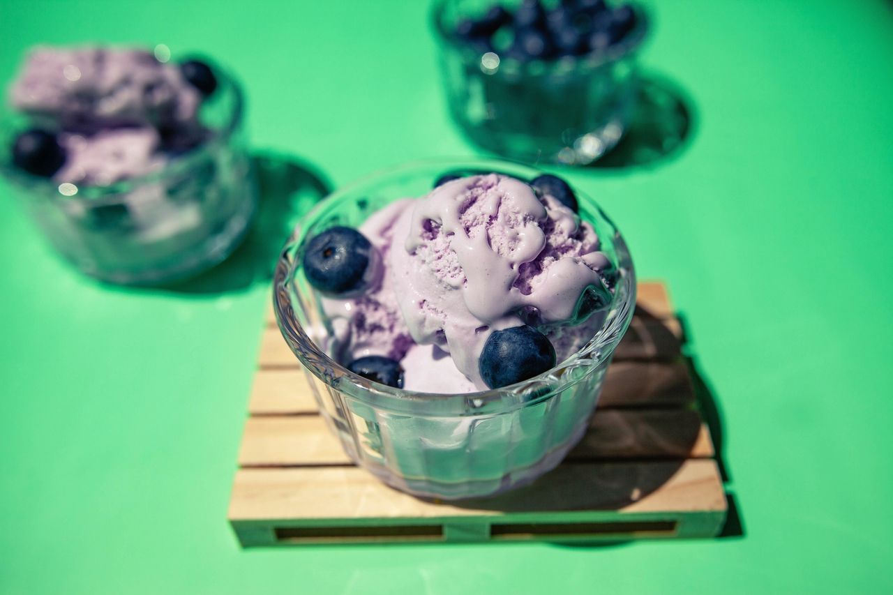 Homemade blueberry ice cream can be prepared in fifteen minutes.