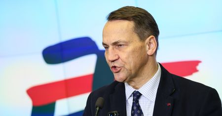 Sikorski o decyzji Orbana. "Nieprzyjazny akt wobec Rzeczpospolitej Polskiej"